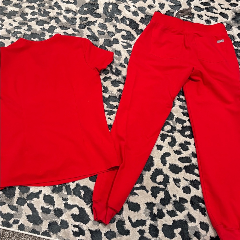 Figs Red Scrub Set - Picture 4 of 7